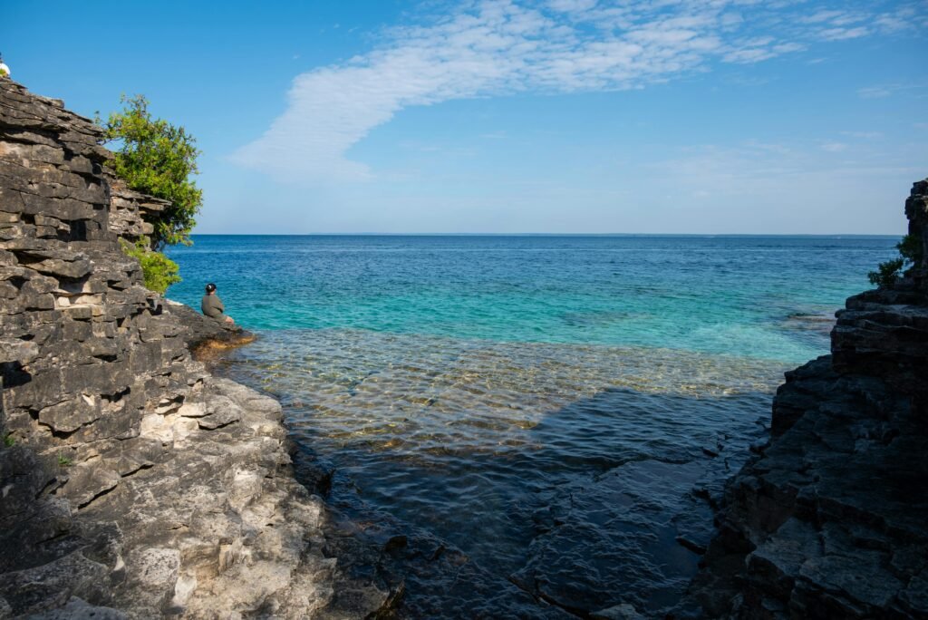 Explore the tranquil shores and crystalline waters of Tobermory, Ontario. Perfect for travel and nature enthusiasts.